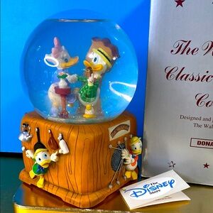 Walt Disney VTG 90’s Classic Donald Duck & Daisy Duck Musical Waterglobe Large